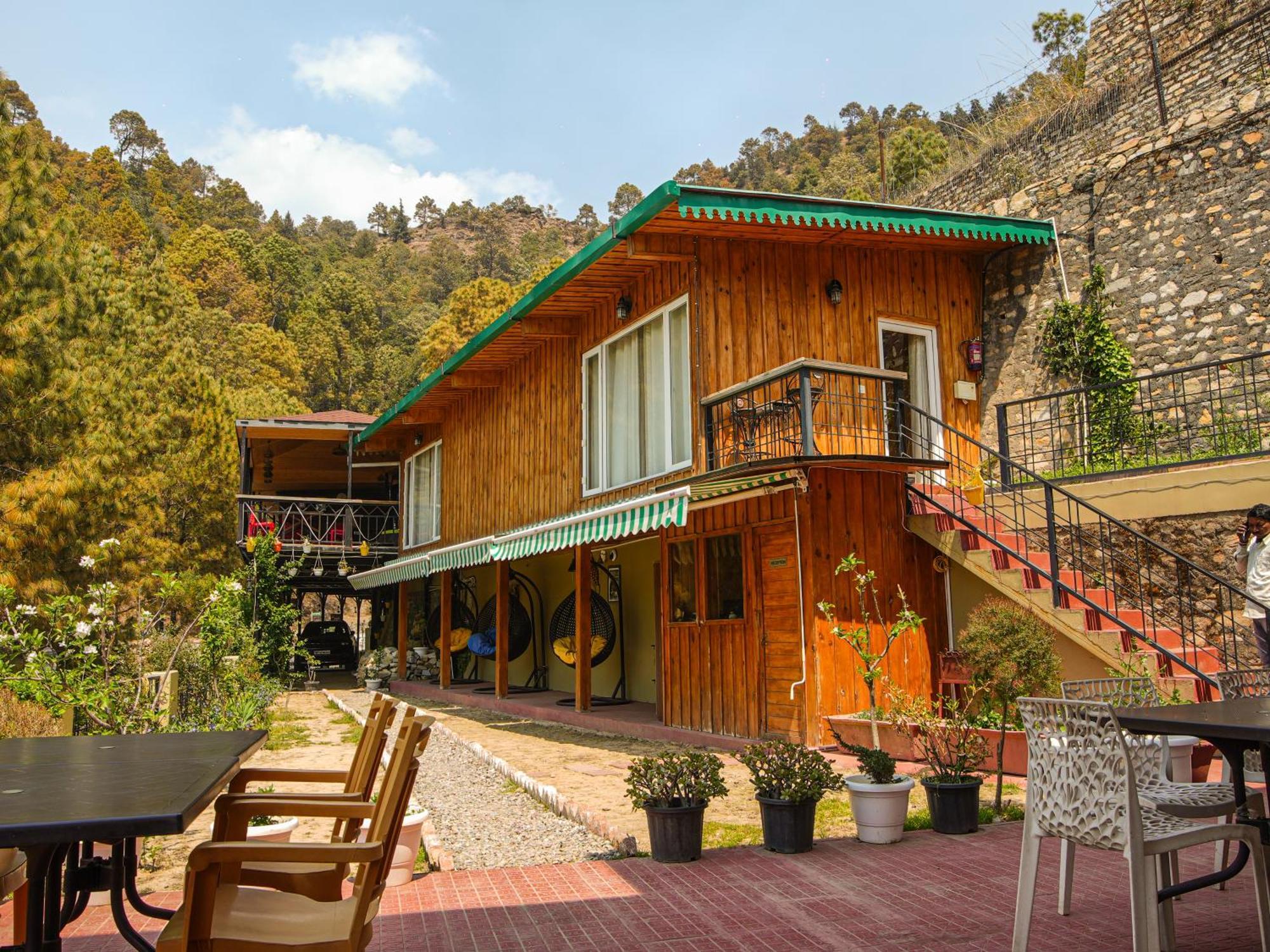Thehimalayanliving Whistling Pines Hotel Муктесвар Екстериор снимка