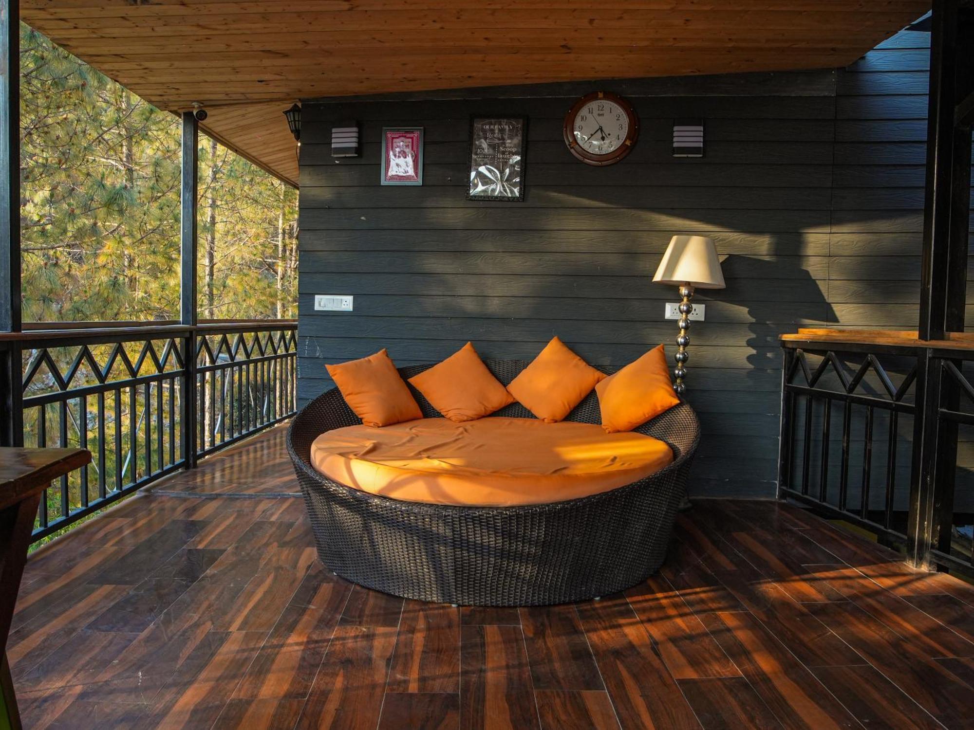 Thehimalayanliving Whistling Pines Hotel Муктесвар Екстериор снимка