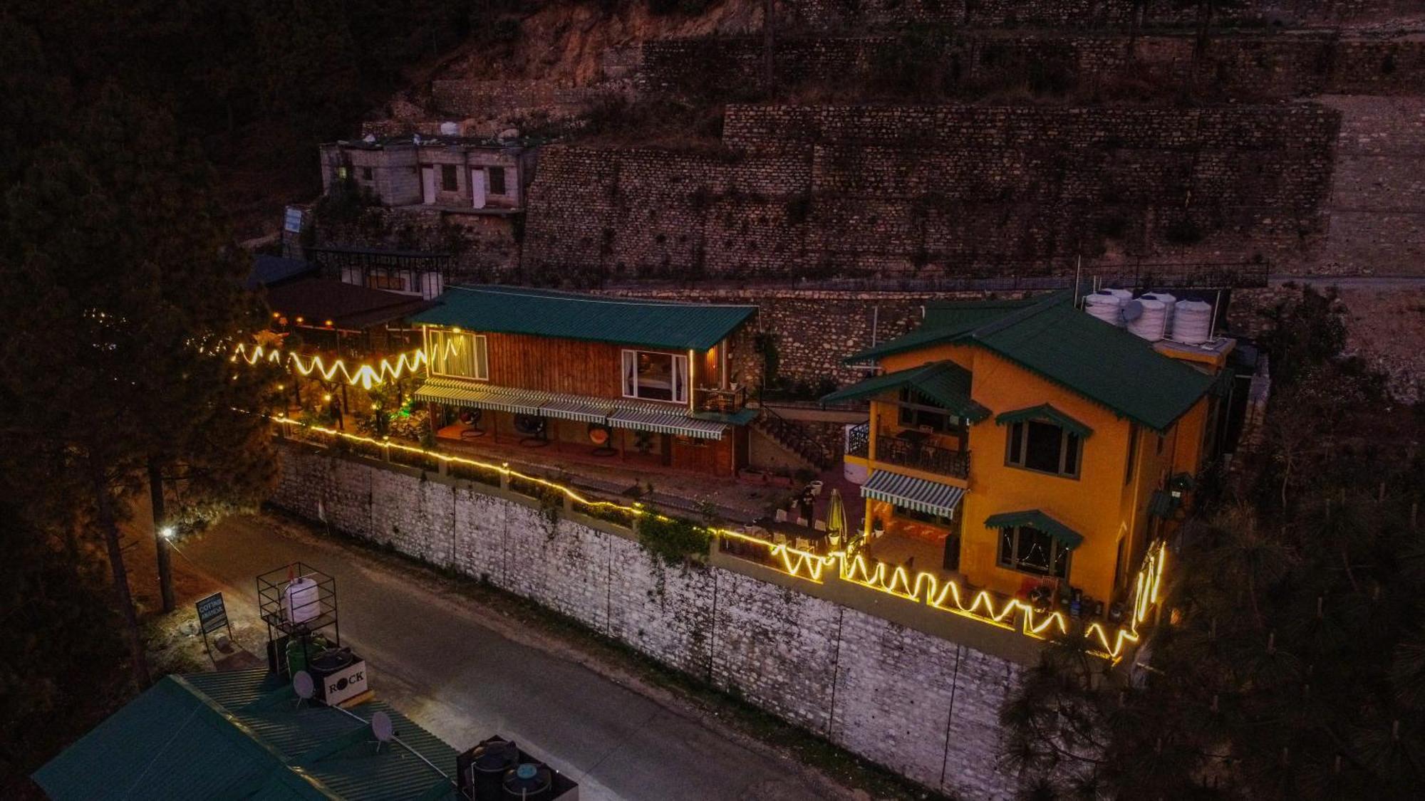 Thehimalayanliving Whistling Pines Hotel Муктесвар Екстериор снимка