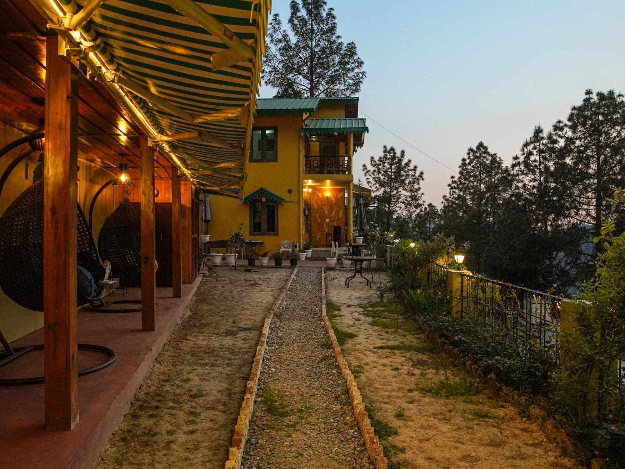 Thehimalayanliving Whistling Pines Hotel Муктесвар Екстериор снимка