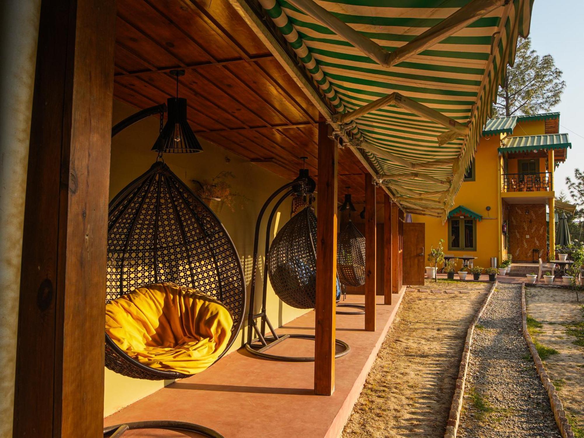 Thehimalayanliving Whistling Pines Hotel Муктесвар Екстериор снимка