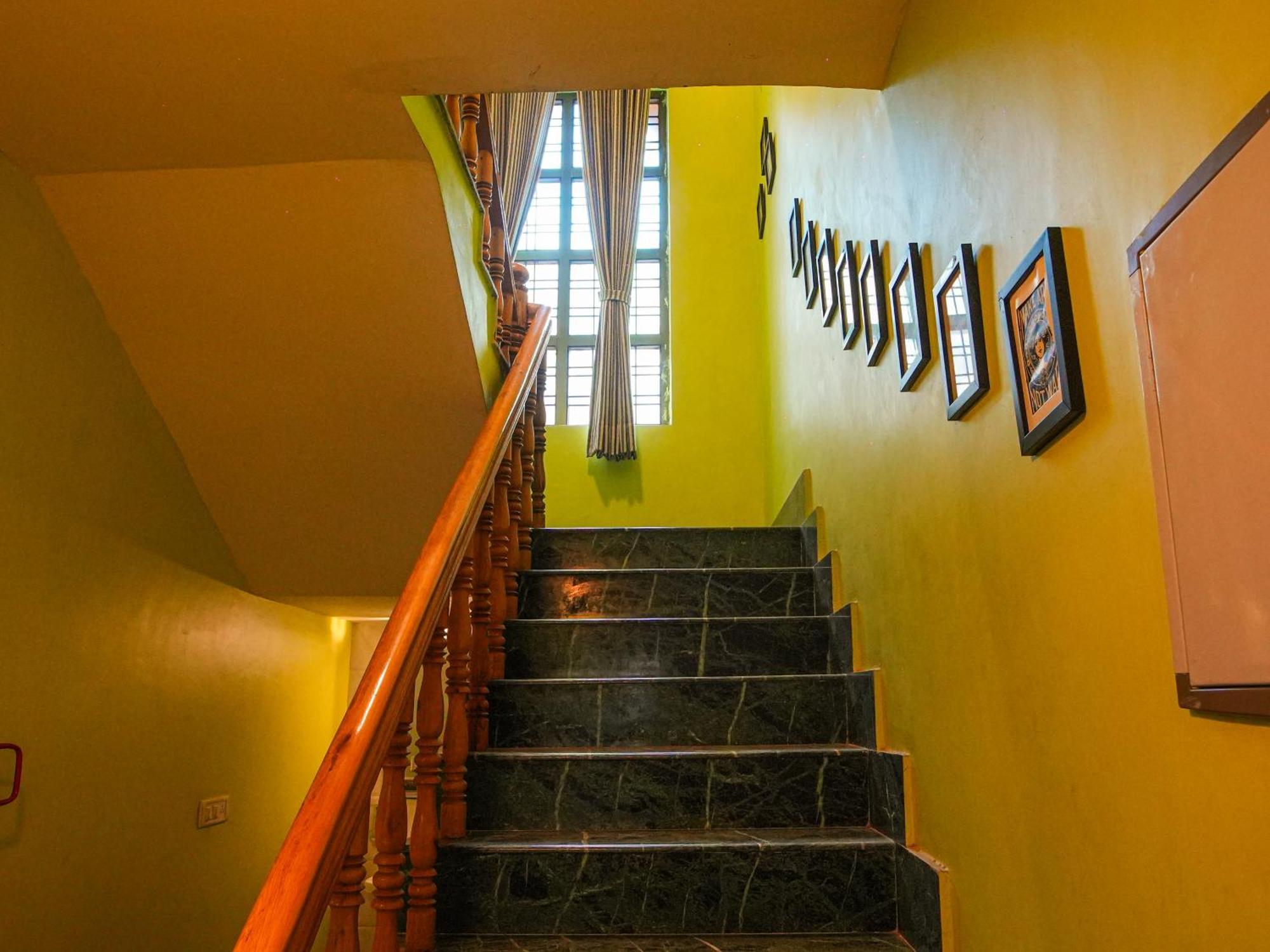Thehimalayanliving Whistling Pines Hotel Муктесвар Екстериор снимка