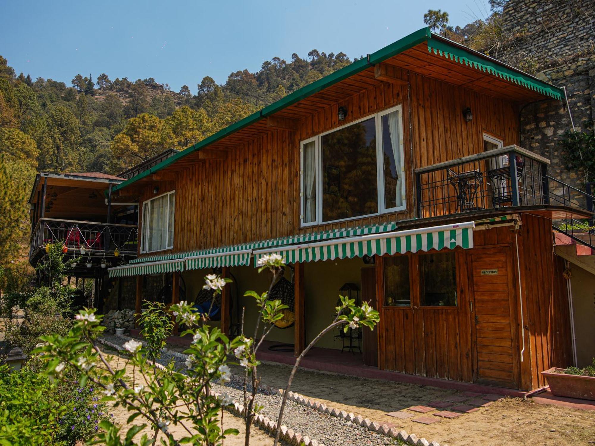 Thehimalayanliving Whistling Pines Hotel Муктесвар Екстериор снимка