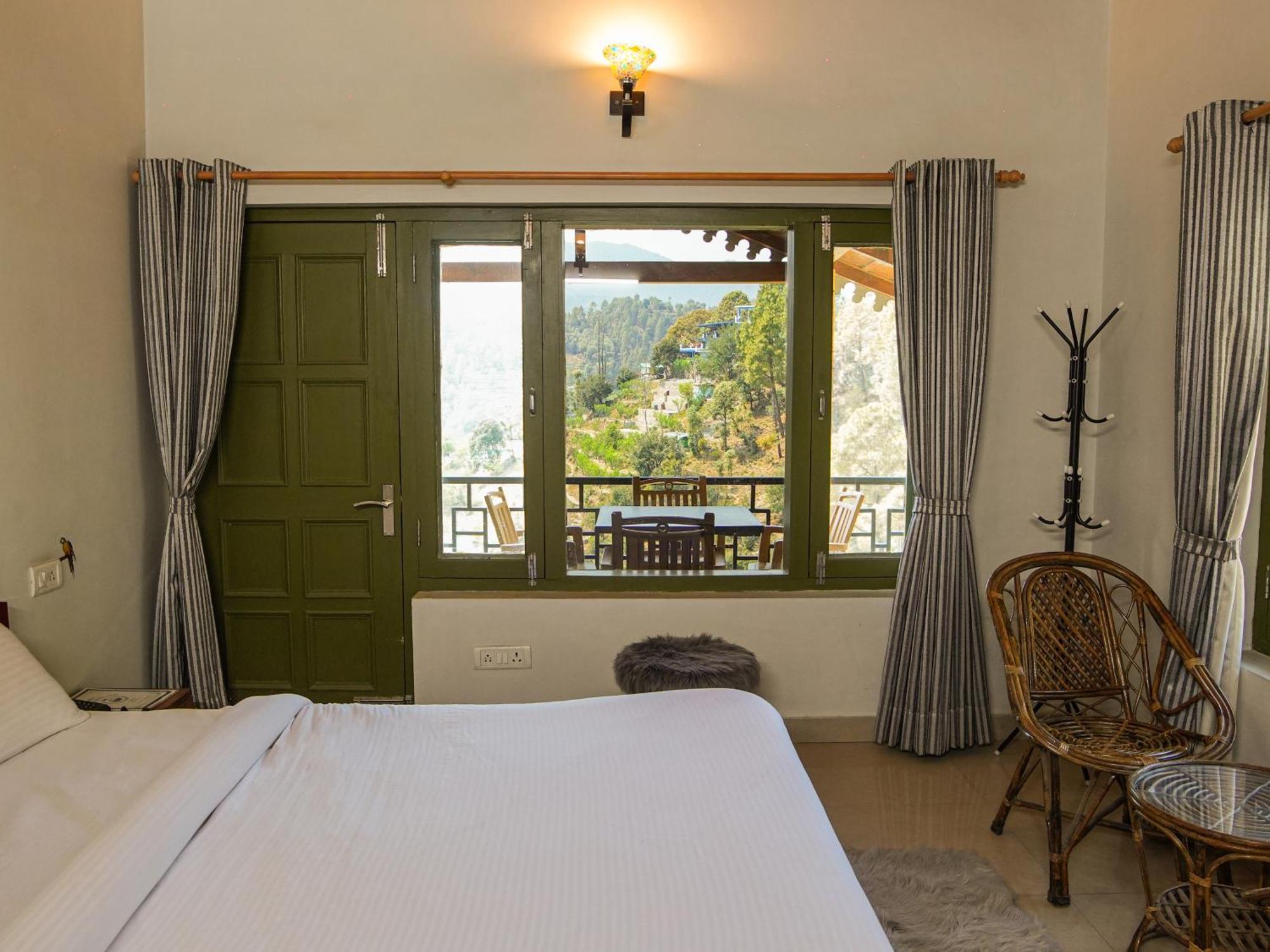 Thehimalayanliving Whistling Pines Hotel Муктесвар Екстериор снимка