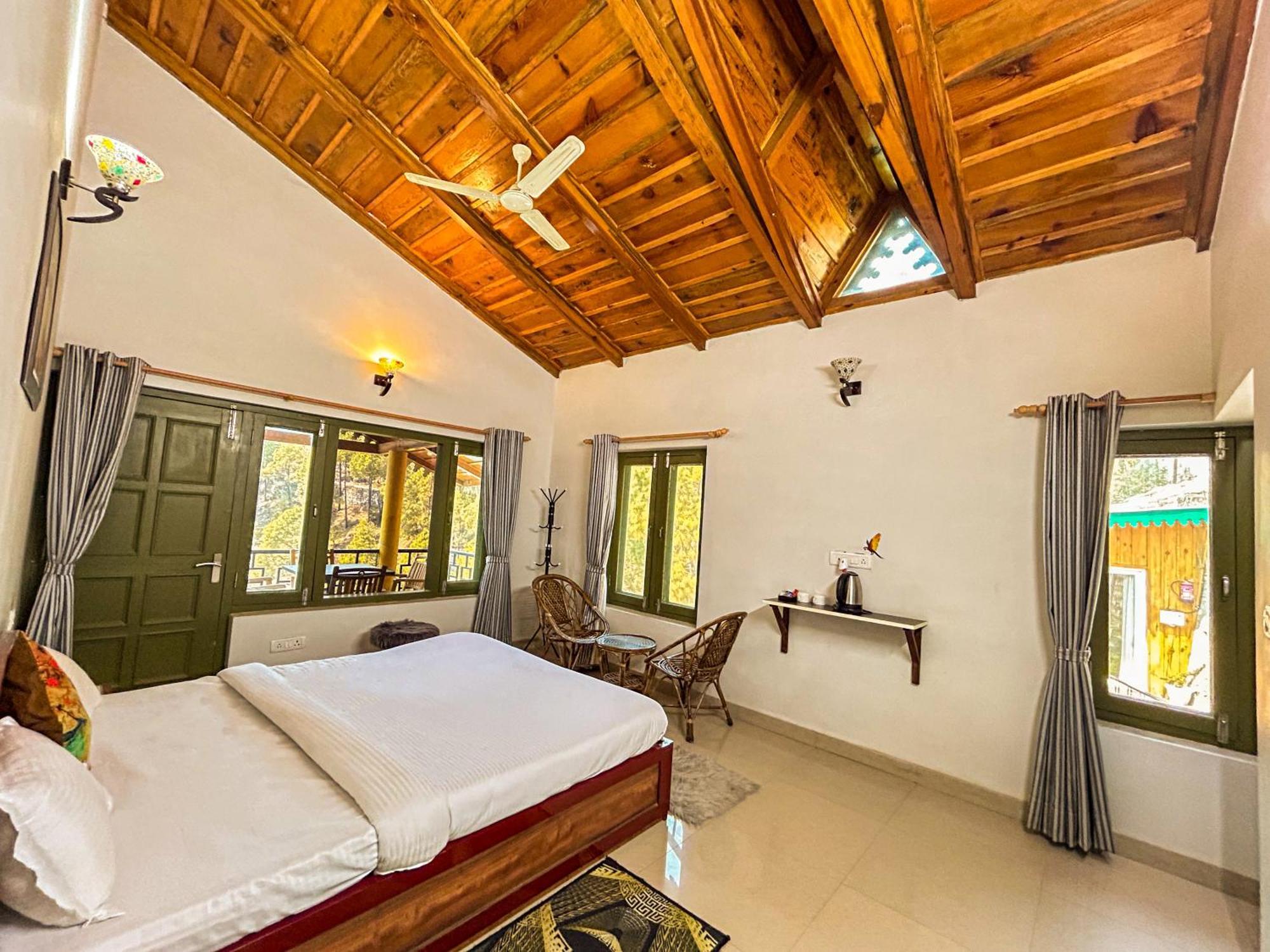 Thehimalayanliving Whistling Pines Hotel Муктесвар Екстериор снимка