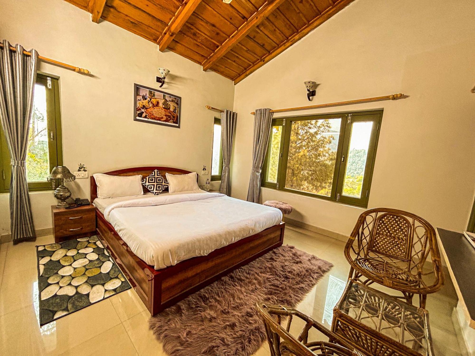 Thehimalayanliving Whistling Pines Hotel Муктесвар Екстериор снимка