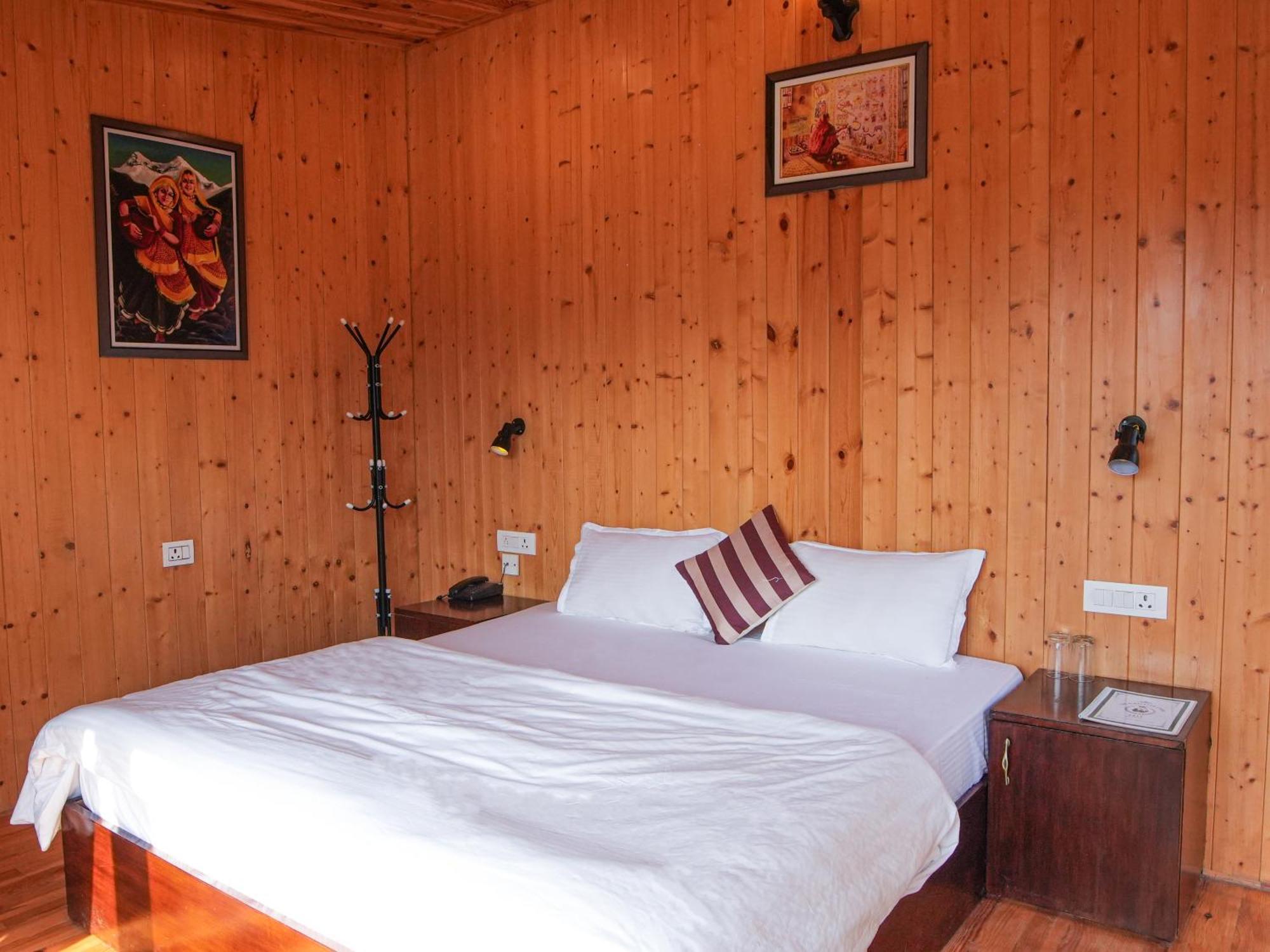Thehimalayanliving Whistling Pines Hotel Муктесвар Екстериор снимка