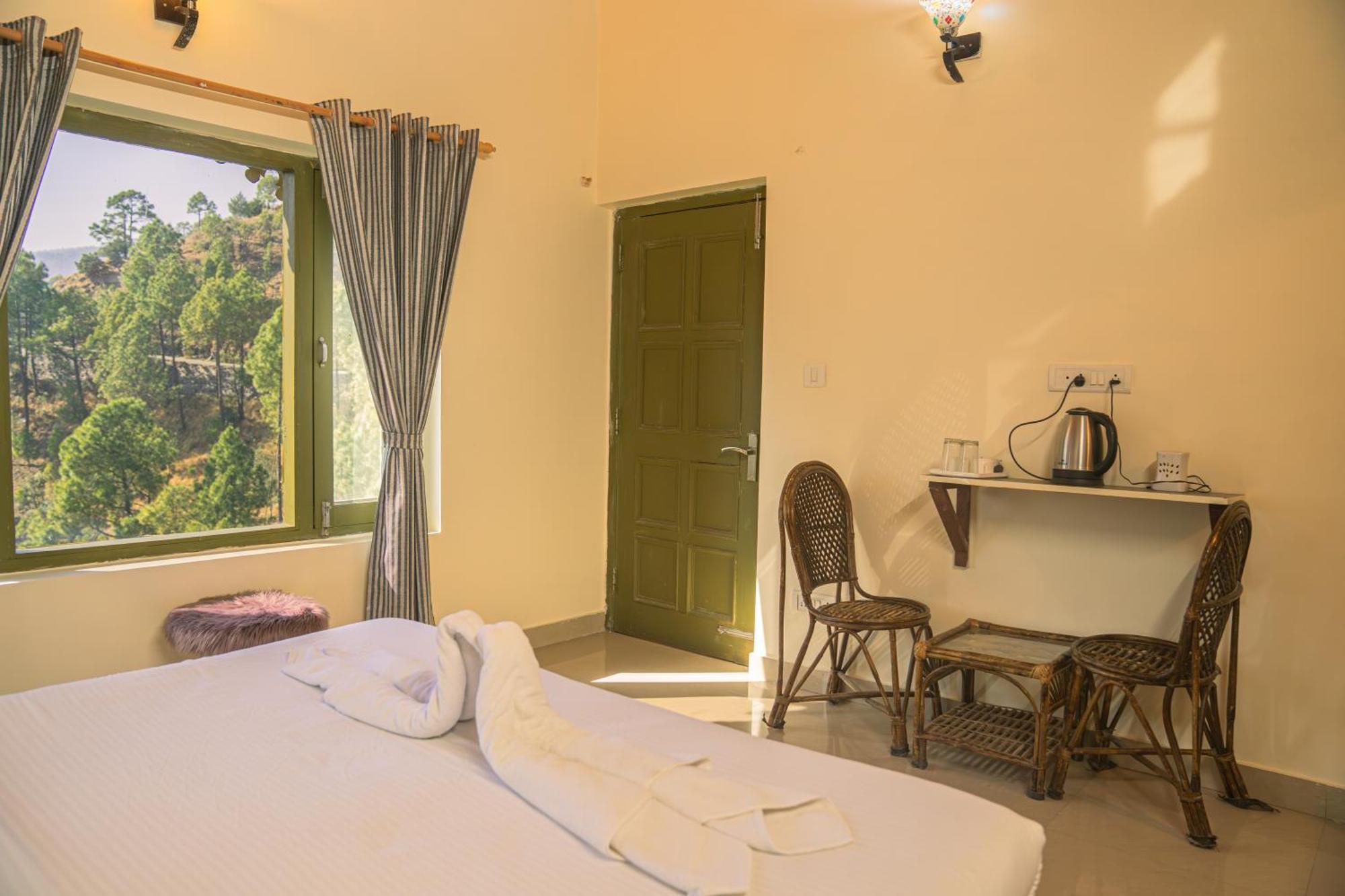 Thehimalayanliving Whistling Pines Hotel Муктесвар Екстериор снимка